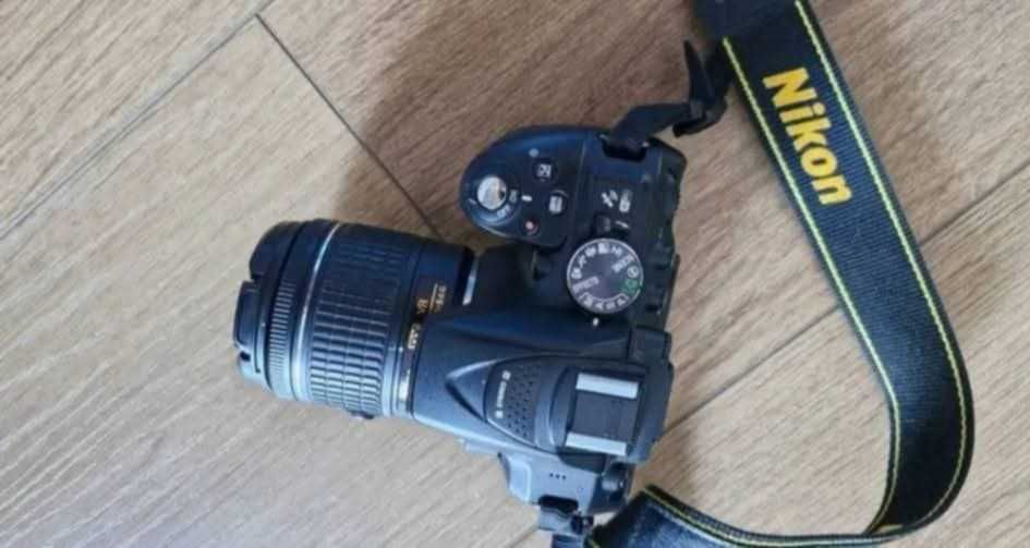 DSLR Nikon D5300+Obiectiv AF-P 18-55mm VR + Baterie+Geanta+Card 32GB