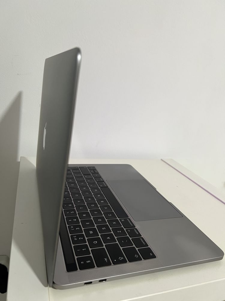 Macbook Pro 13 inch, i7 core, 16GB RAM, 512GB SSD