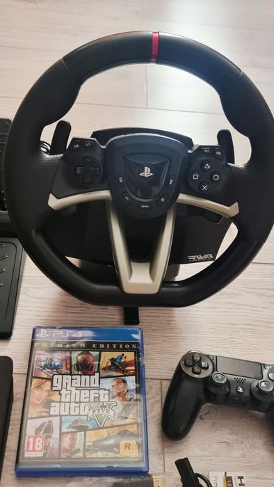 Consola SONY gaming, volan ,joc ,accesorii