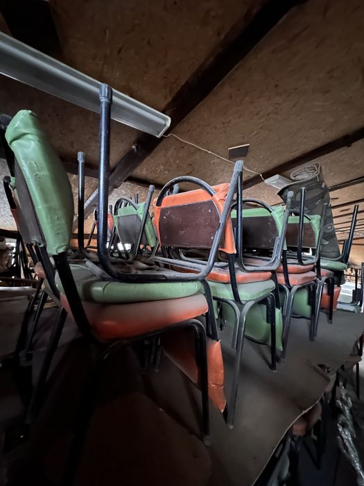 Продаю стулья железные разные