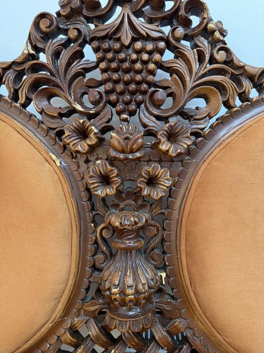 Антикварный диван- софа из натурального дерева