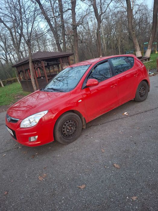 Vând hyndai i30.