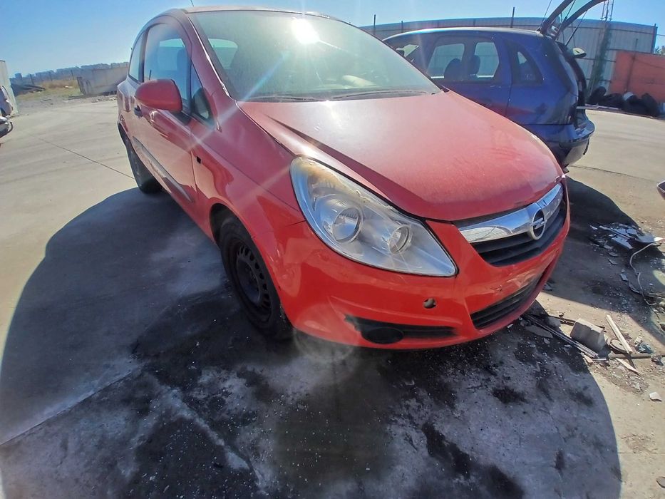 Dezmembrez opel corsa d