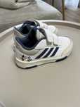 Маратонки Adidas номер 28