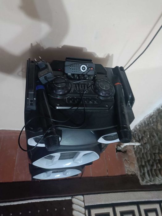 Колонка с микрофонами