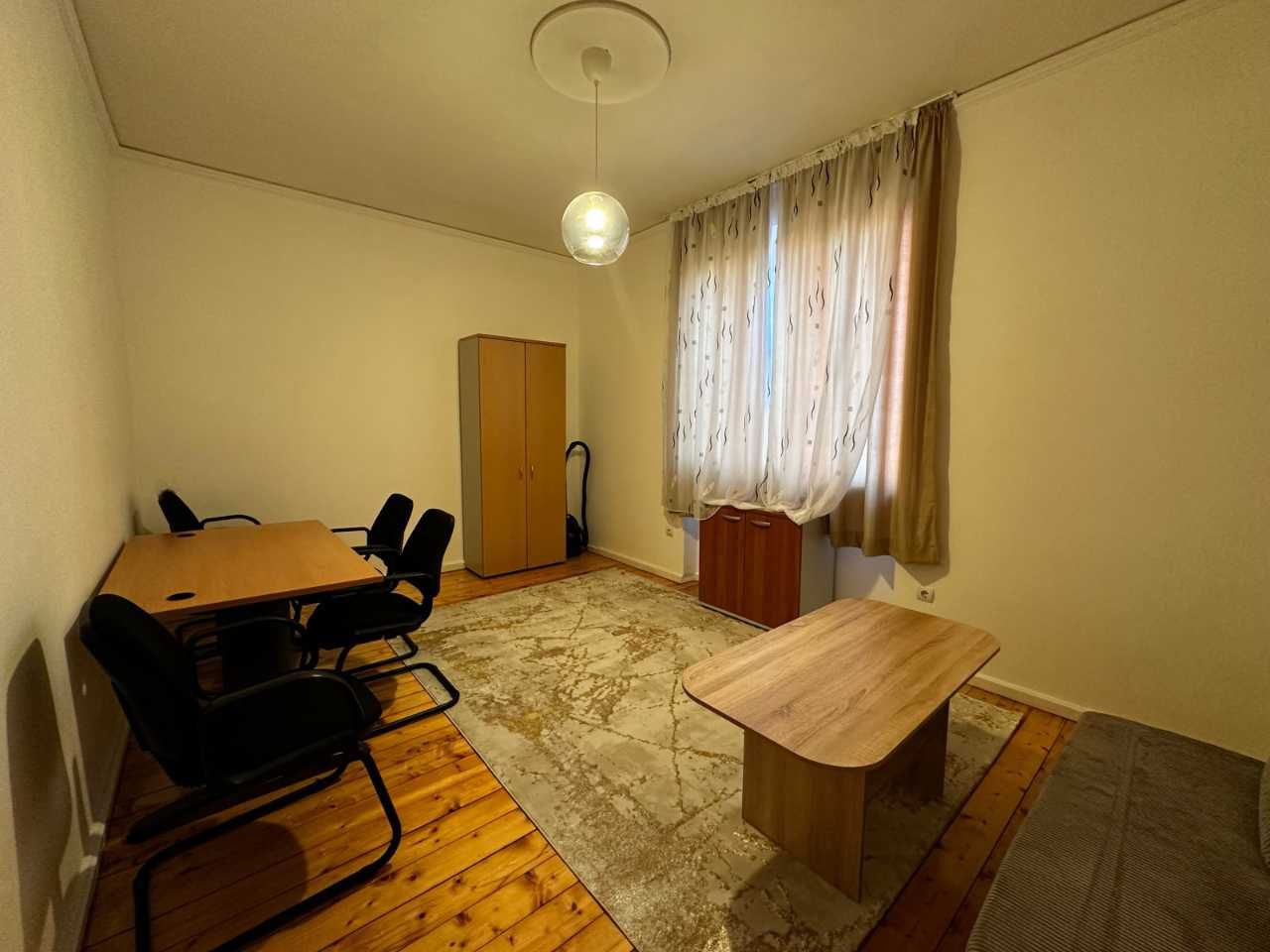 Дава се под наем Тристаен апартамент в София, Център - 80 кв.м за 561 € - Снимка #2