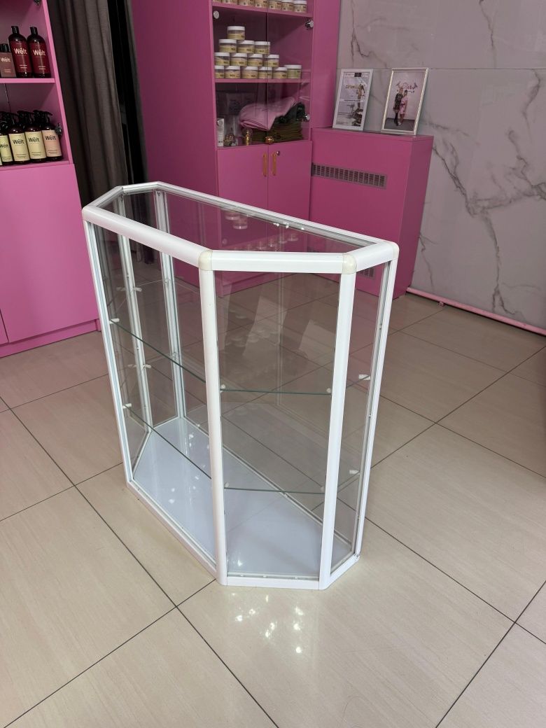 Продам стеклянную витрину