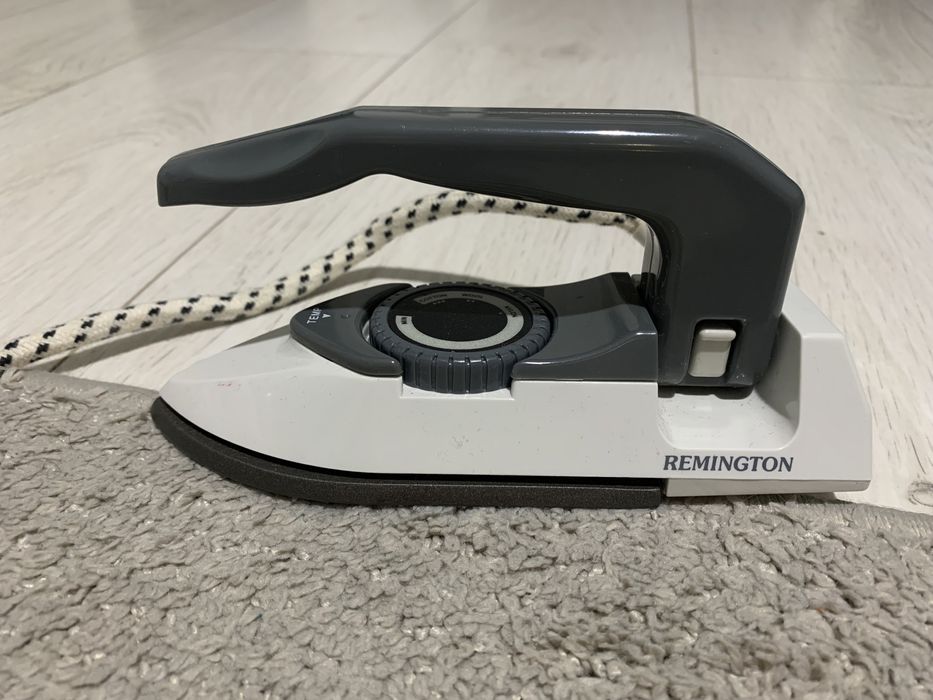 Vintage Fier de calcat uscat compact Remington Travel Plus TL214