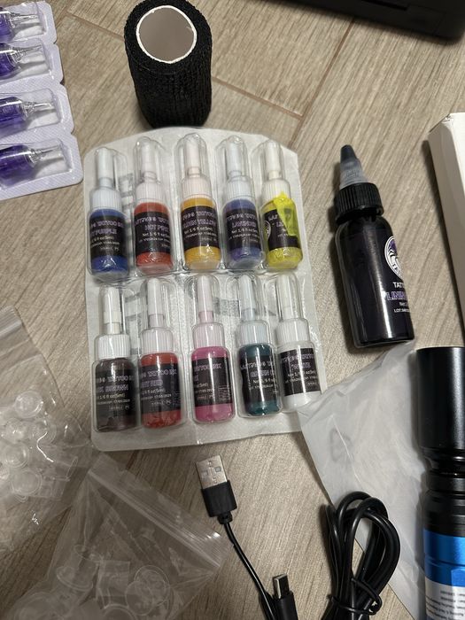 Kit complet de tatuat