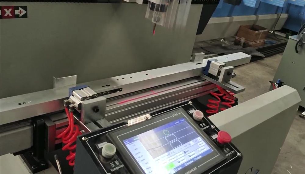 CNC фреза за всички видове цветни метали-алуминий, PVC, дърво, дограма