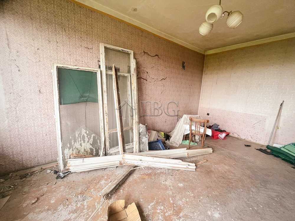 Продава се Двустаен апартамент в Русе, Възраждане - 60 кв.м за 1225 €/кв.м - Снимка #1