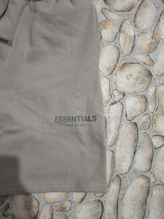 Essentials Shorts khaki