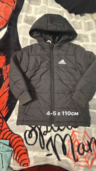 Продавам якета за момче