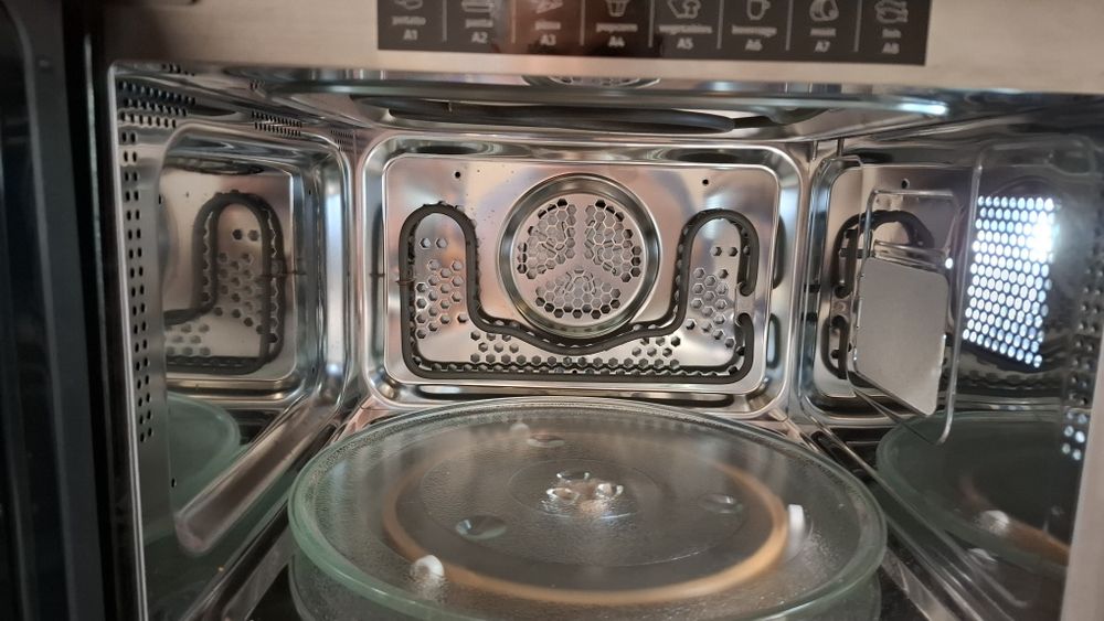 Микровълнова фурна  Gorenje MO28A5BH
900 w, 28 литра, грил, автоматичн