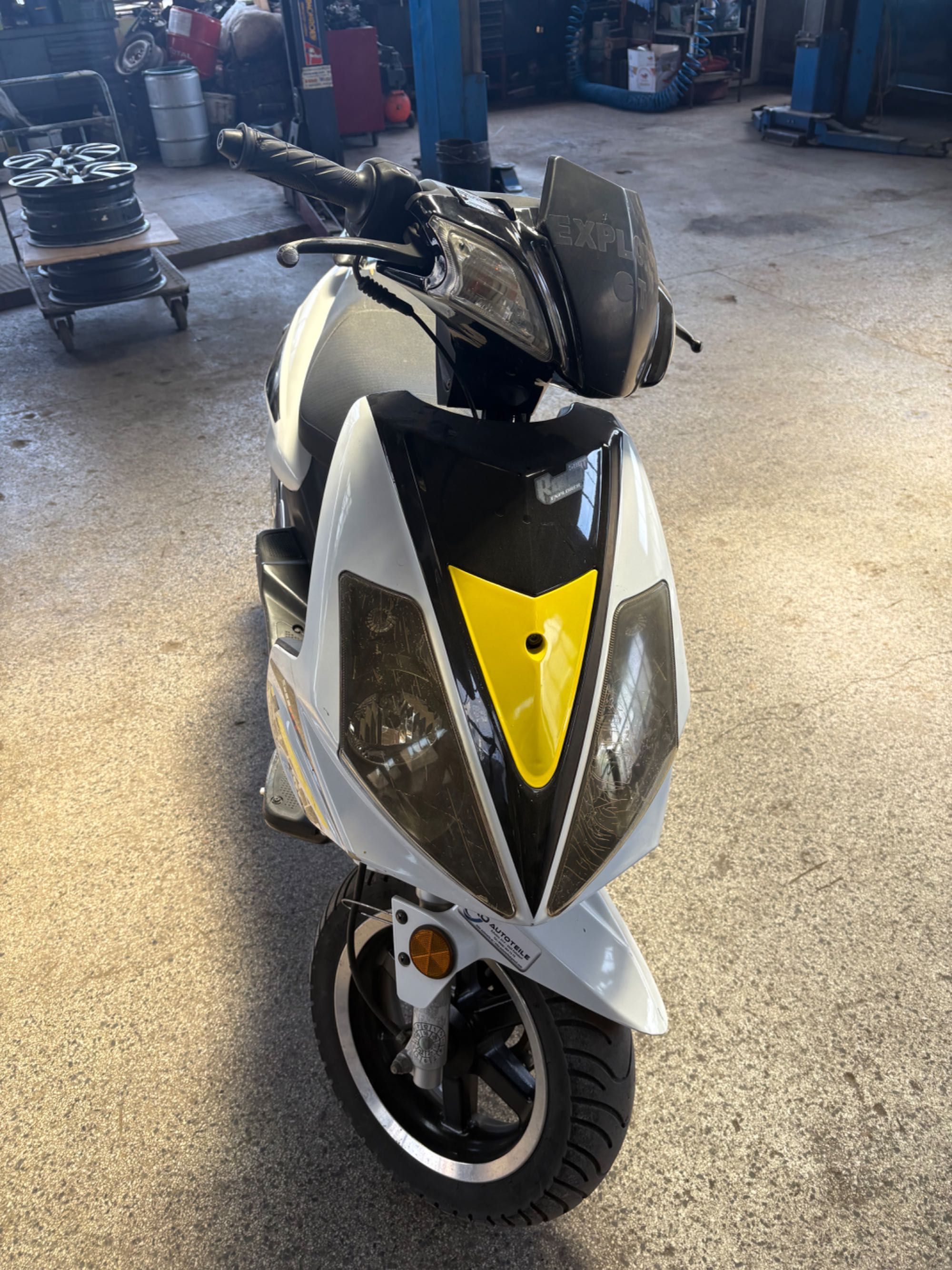 Explorer 50cc с документи за регистрация