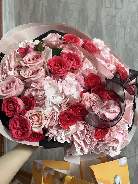 Букет свежих цветов.