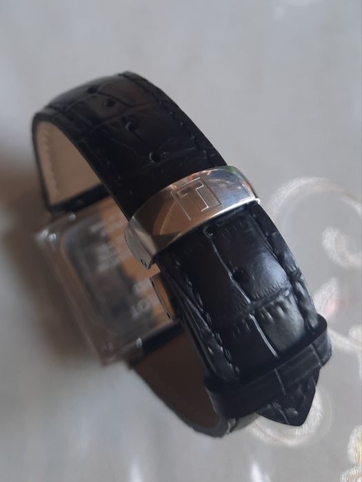 Продам часы TISSOT-хронограф