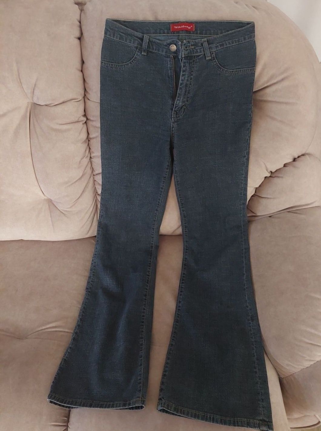 Продаются джинсы-клёш,27 р-р,32 рост.
