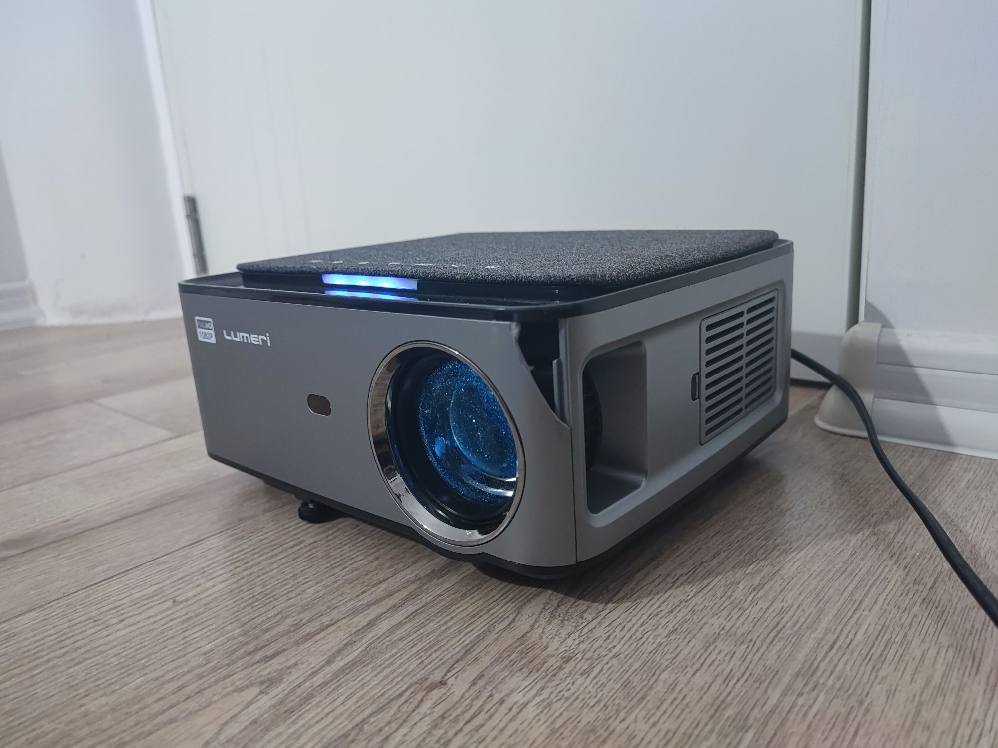 Video proiector Lumeri Full HD Led projector F560