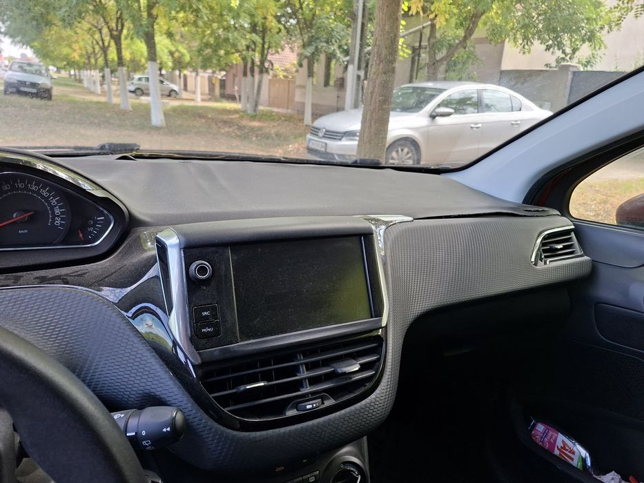 Peugeot 208 coupe