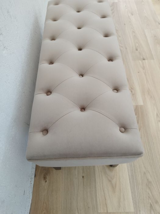 Vând bancheta tapițata catifea crem băncuță cu model chesterfield