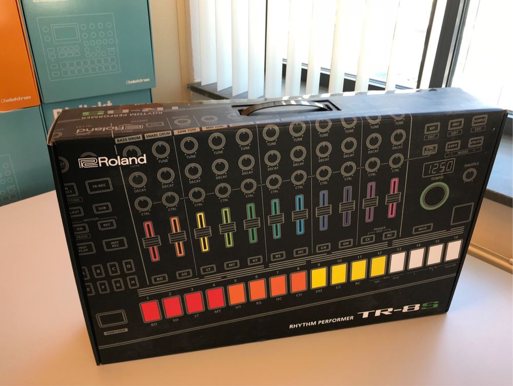 Roland TR-8S Drum machine