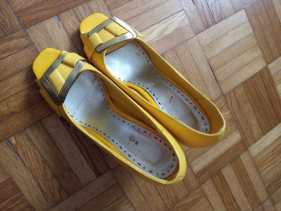 Pantofi diverse culori