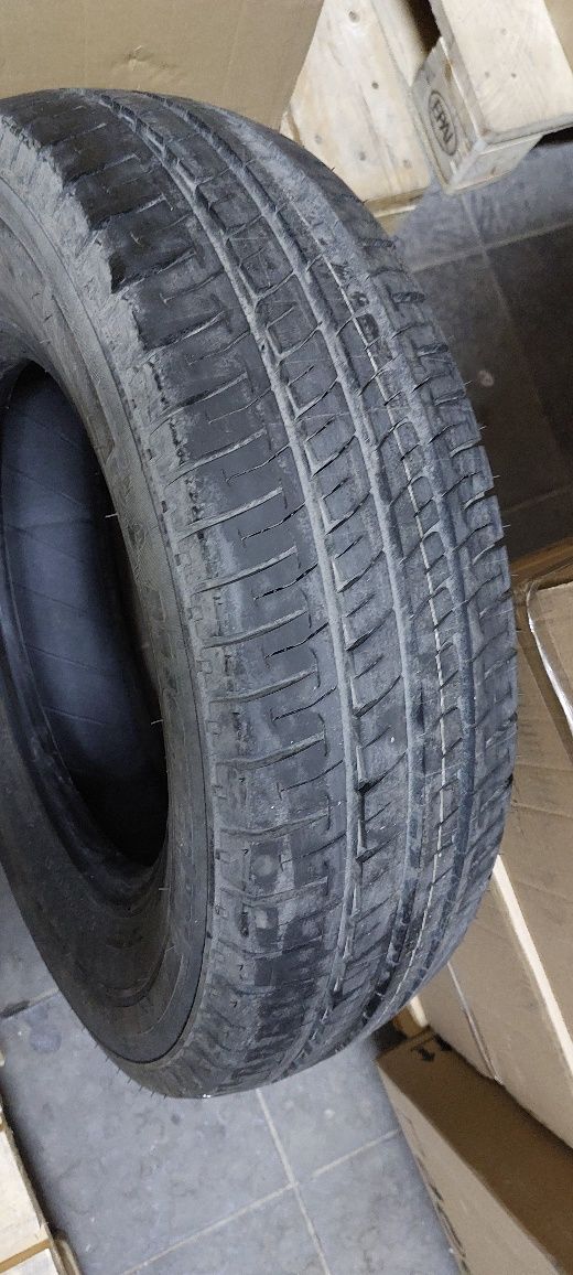 Michelin Agilis 215/75/R16C