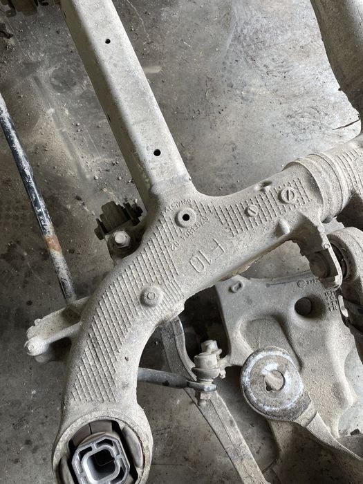 Punte spate dezechipata / Brat / fuzeta BMW f10 f11 seria 5 2012+