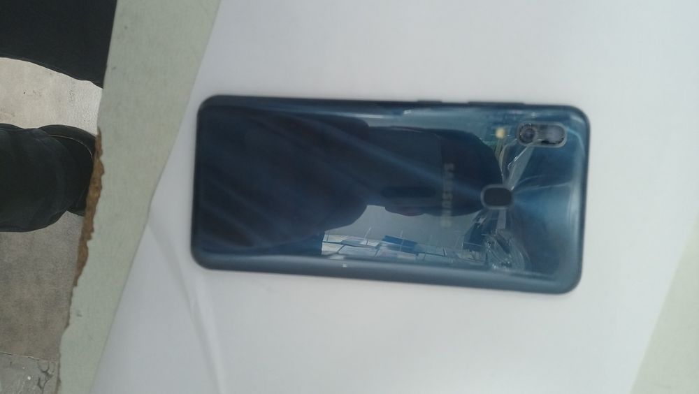 Samsung a30 64 tali xolati yaxshi xamma joyi radnoy