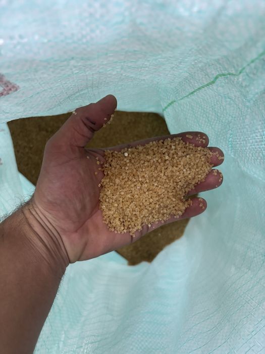 Vand zahar pentru albine