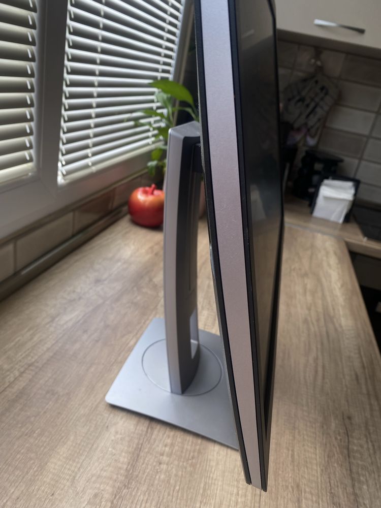 перфектен монитор HP Elitedisplay E242 24 инча