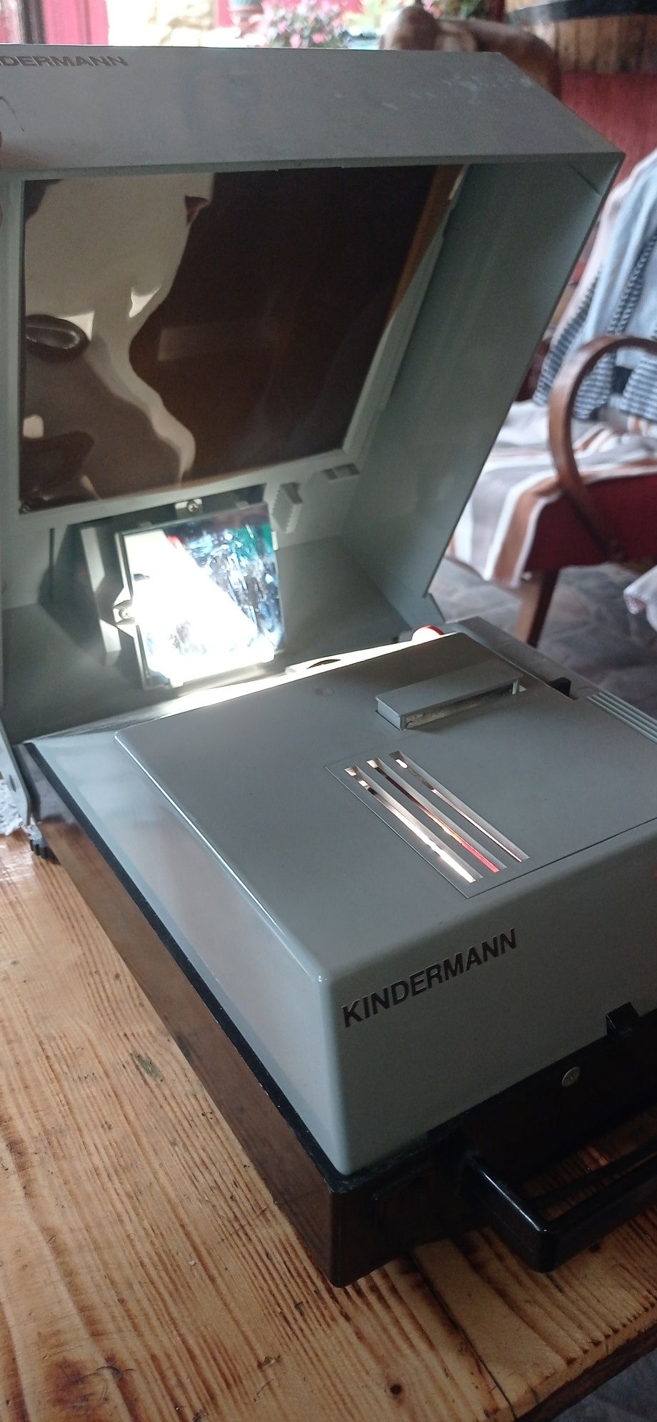 Kindermann Av 100 aparat de proiecție diapozitive