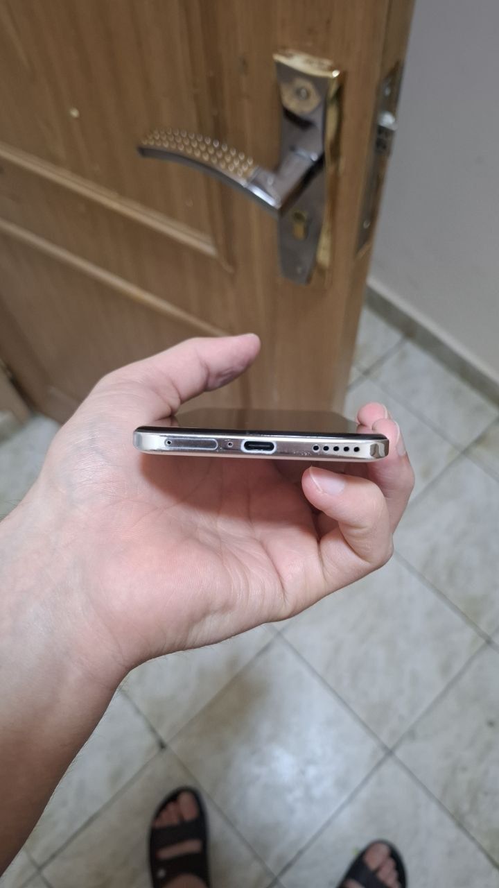 Honor 200 8+8 gb RAM, 256 gb ROM