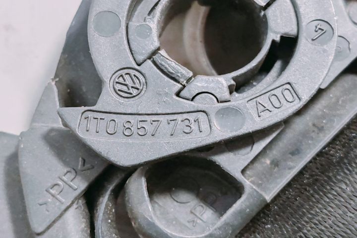 Centura de Siguranta  mijloc spate 1T0857807B Volkswagen VW Touran pr