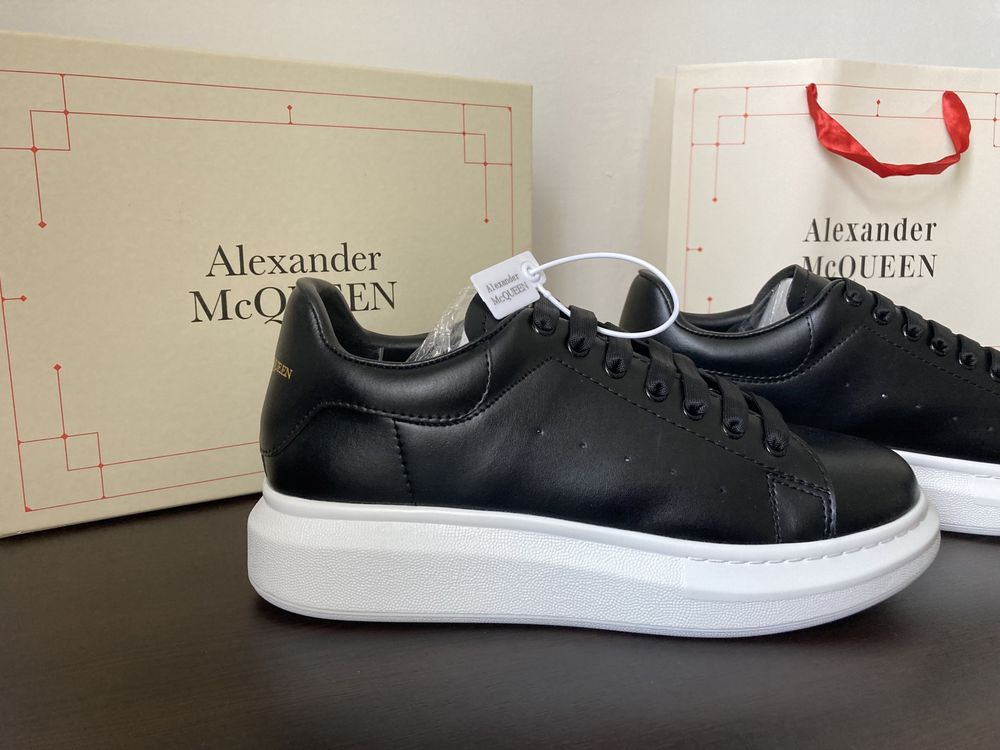 Alexander McQueen Black & White