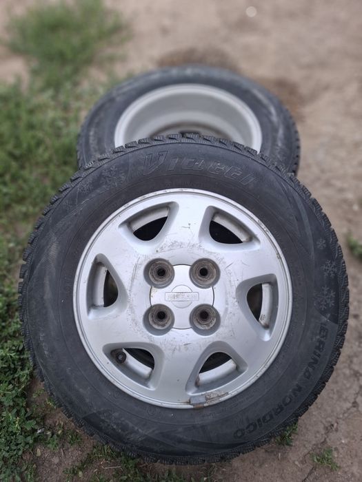 Продам Шины с дисками на Nissan R14