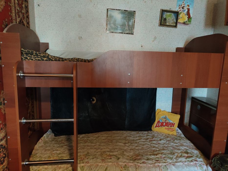 Продам двухъярусную кровать.