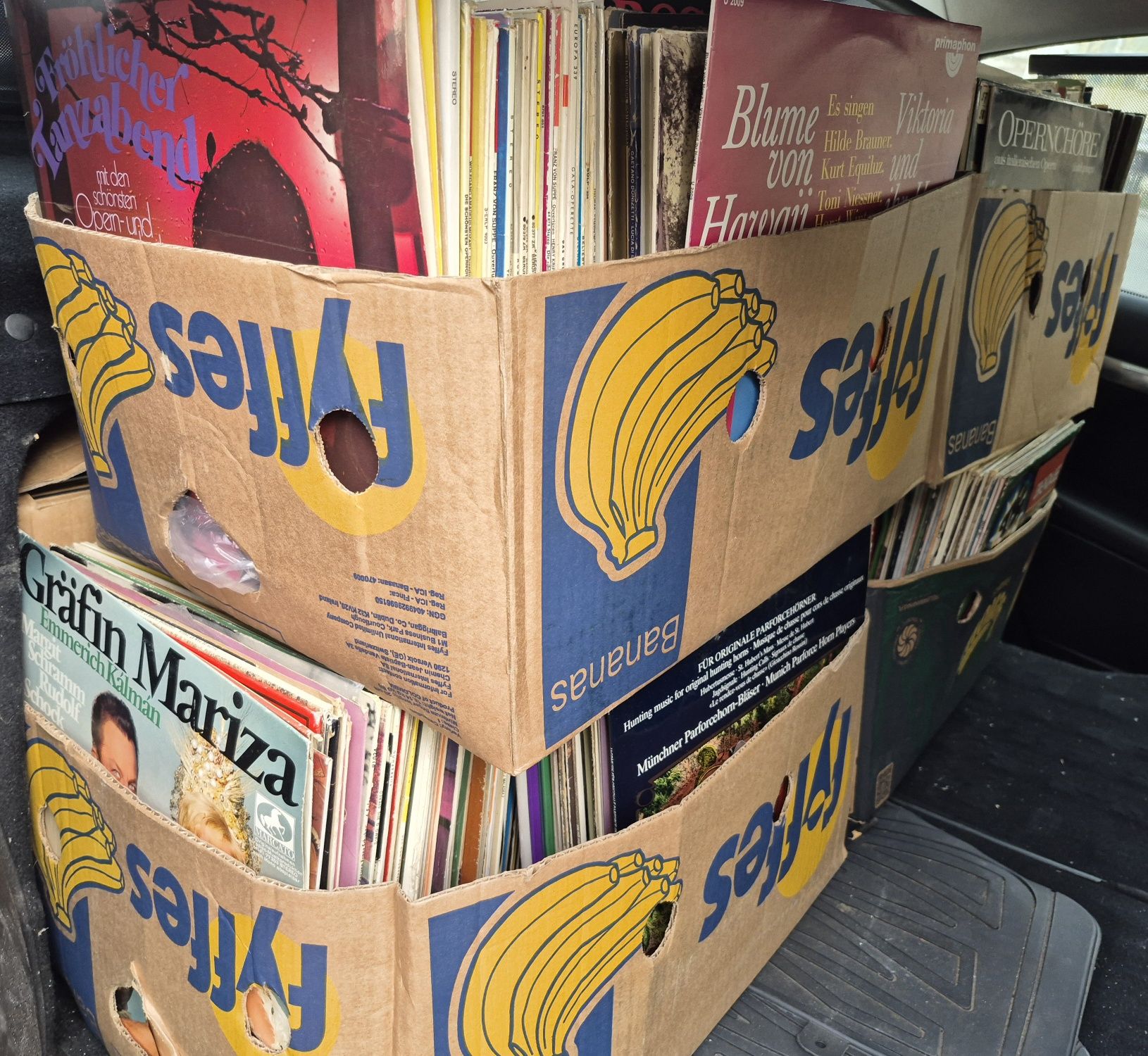 Vând Lot 600LP Discuri Vinil colectie cu muzica mixta 

-