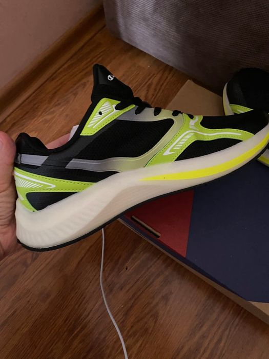 Нови маратонки  уникални са на живо