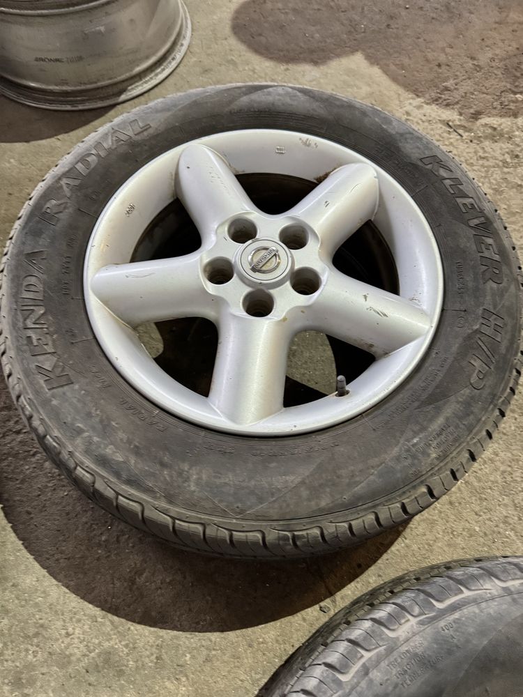 Гуми с джанти Nissan X-Trail