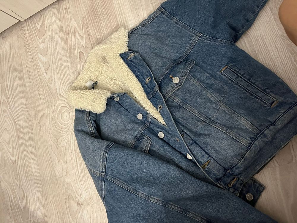 geaca denim h&m.