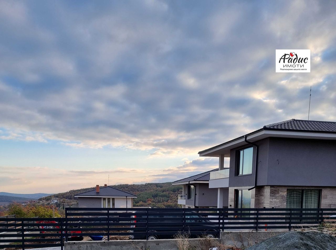 Продава се Къща в Стара Загора, Студентско градче - 285 кв.м за 1200 €/кв.м - Снимка #1