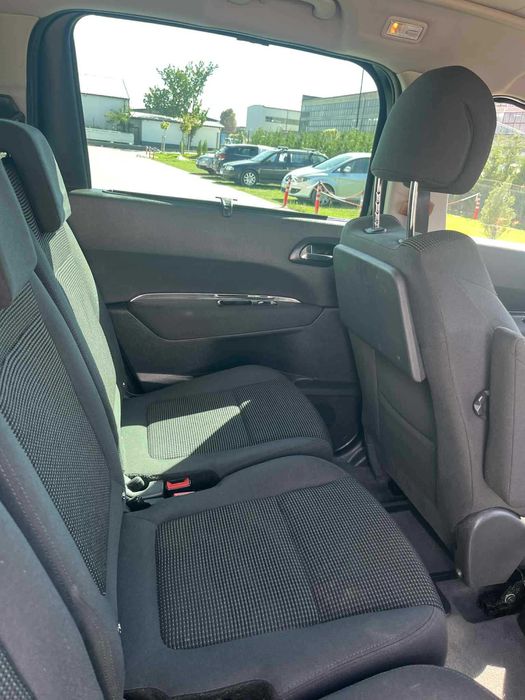 Продавам Peugeot 5008 автоматик