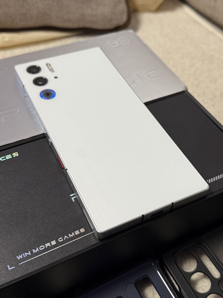 ZTE Nubia RedMagic 9S -256 GB / 12 + 12 GB Ram / Absolut Superb