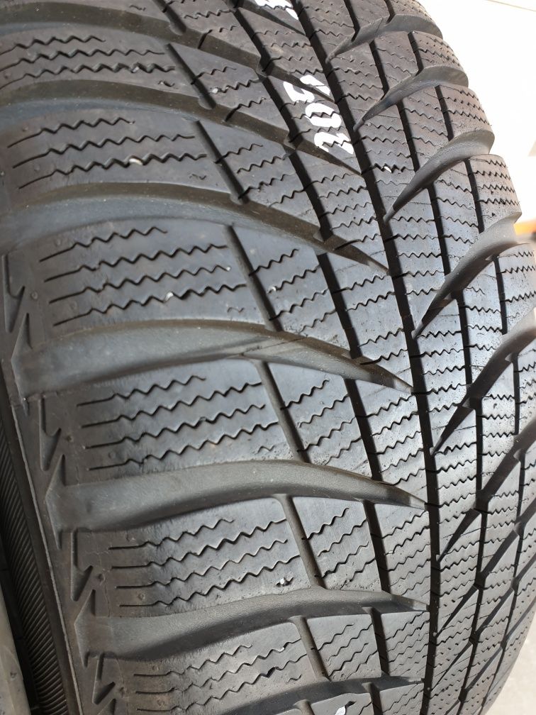 Зимни гуми 4 броя BRIDGESTONE Blizzak LM001 205 55 R16 дот 4616