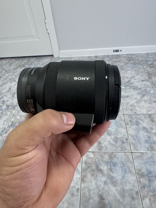 Объектив Sony SELP18200