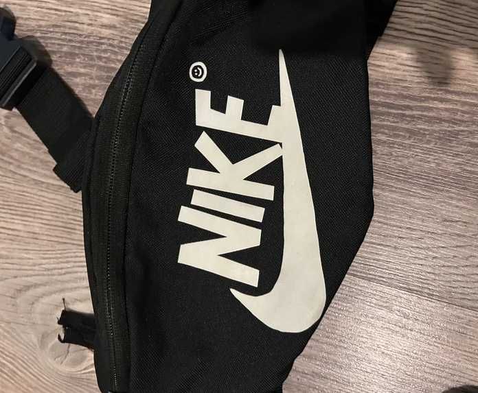 Borsetă Nike neagră One size, curea reglabila