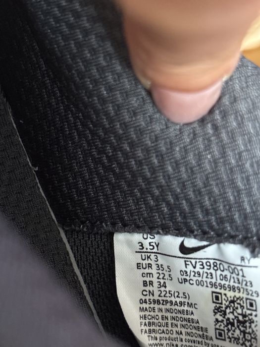 Маратонки Nike.