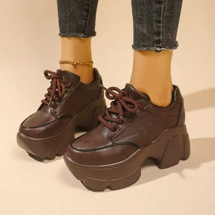 Дамски обувки с връзки